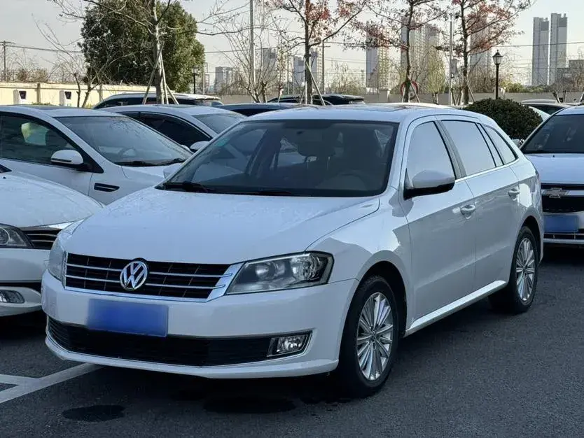 2013 Volkswagen Gran Lavida 1.6L 110HP L4 6AT