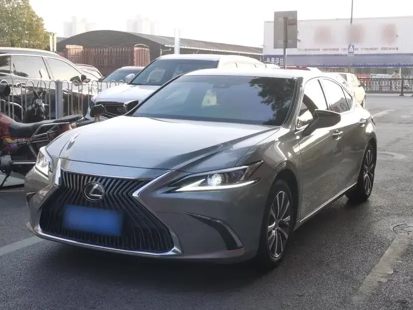 2020 Lexus ES 2.0L 173HP L4 CVT