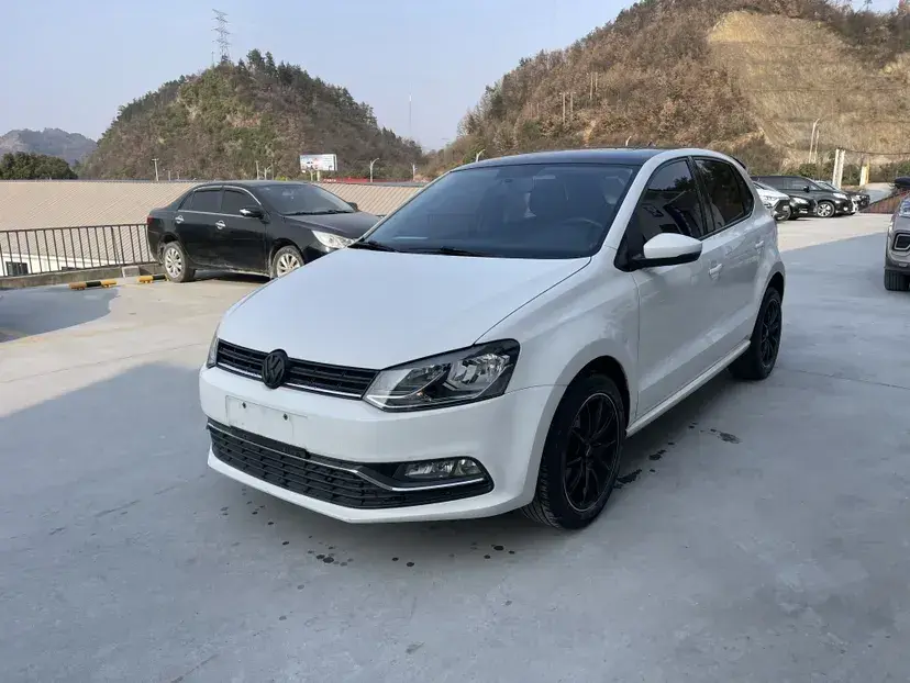 2016 Volkswagen Polo 1.6L 110HP L4 6AT
