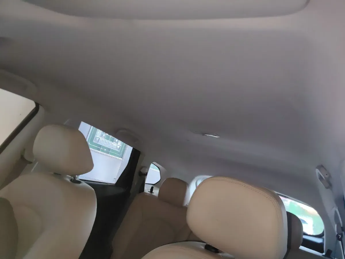 2015 Venucia T70 2.0L 144HP L4 6MT,autocango,china used car exporter,china ev exporter,chinese used car exporter,chinese used ev exporter