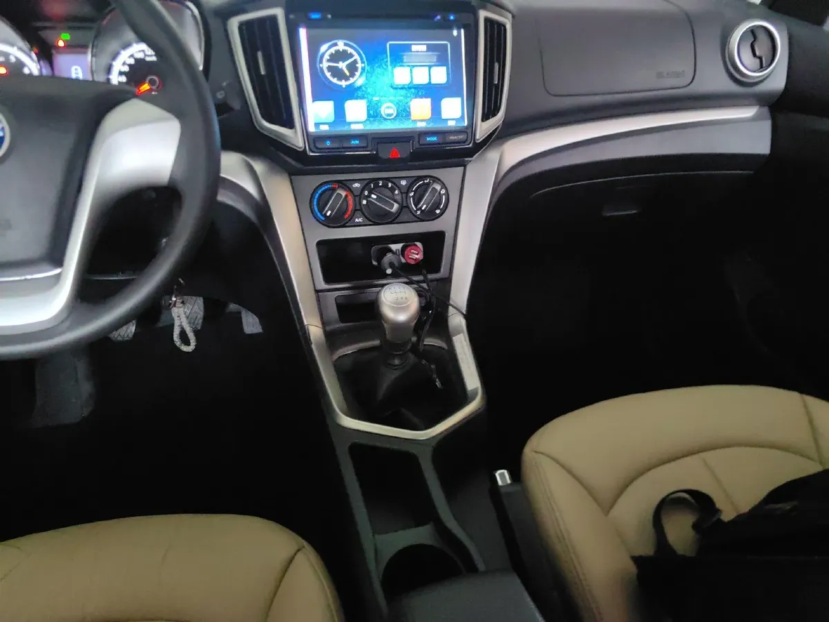 2015 Venucia T70 2.0L 144HP L4 6MT,autocango,china used car exporter,china ev exporter,chinese used car exporter,chinese used ev exporter