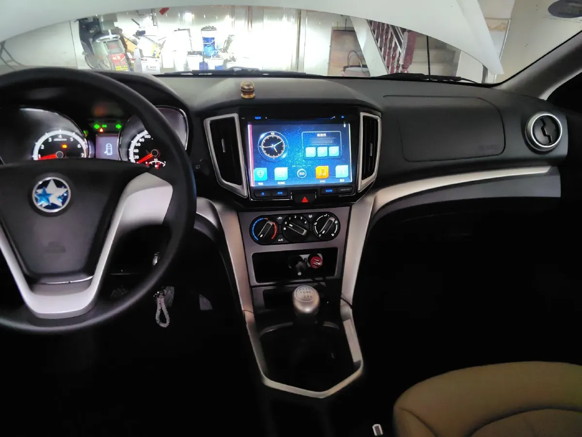 2015 Venucia T70 2.0L 144HP L4 6MT,autocango,china used car exporter,china ev exporter,chinese used car exporter,chinese used ev exporter