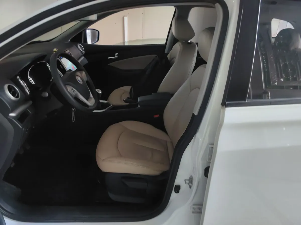 2015 Venucia T70 2.0L 144HP L4 6MT,autocango,china used car exporter,china ev exporter,chinese used car exporter,chinese used ev exporter