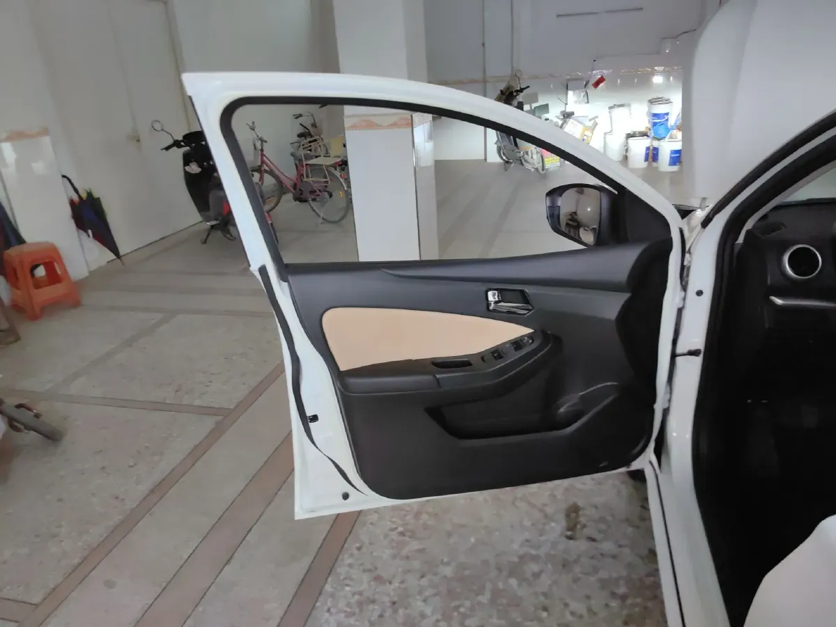 2015 Venucia T70 2.0L 144HP L4 6MT,autocango,china used car exporter,china ev exporter,chinese used car exporter,chinese used ev exporter