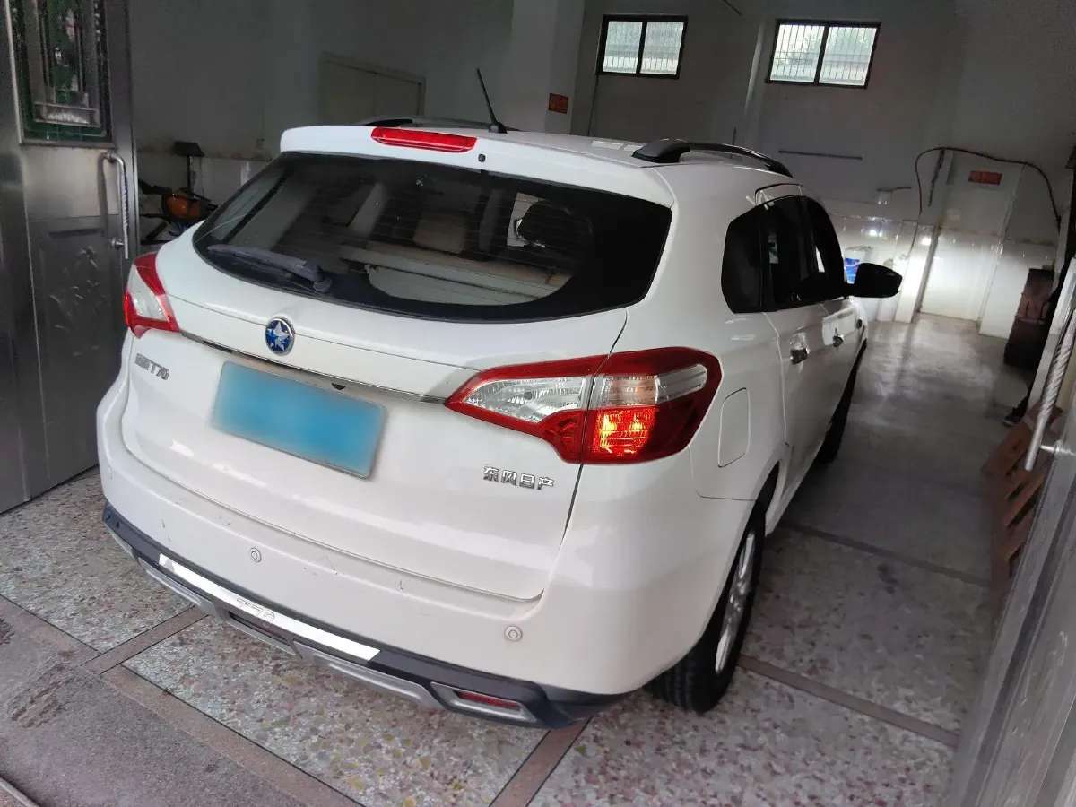 2015 Venucia T70 2.0L 144HP L4 6MT,autocango,china used car exporter,china ev exporter,chinese used car exporter,chinese used ev exporter