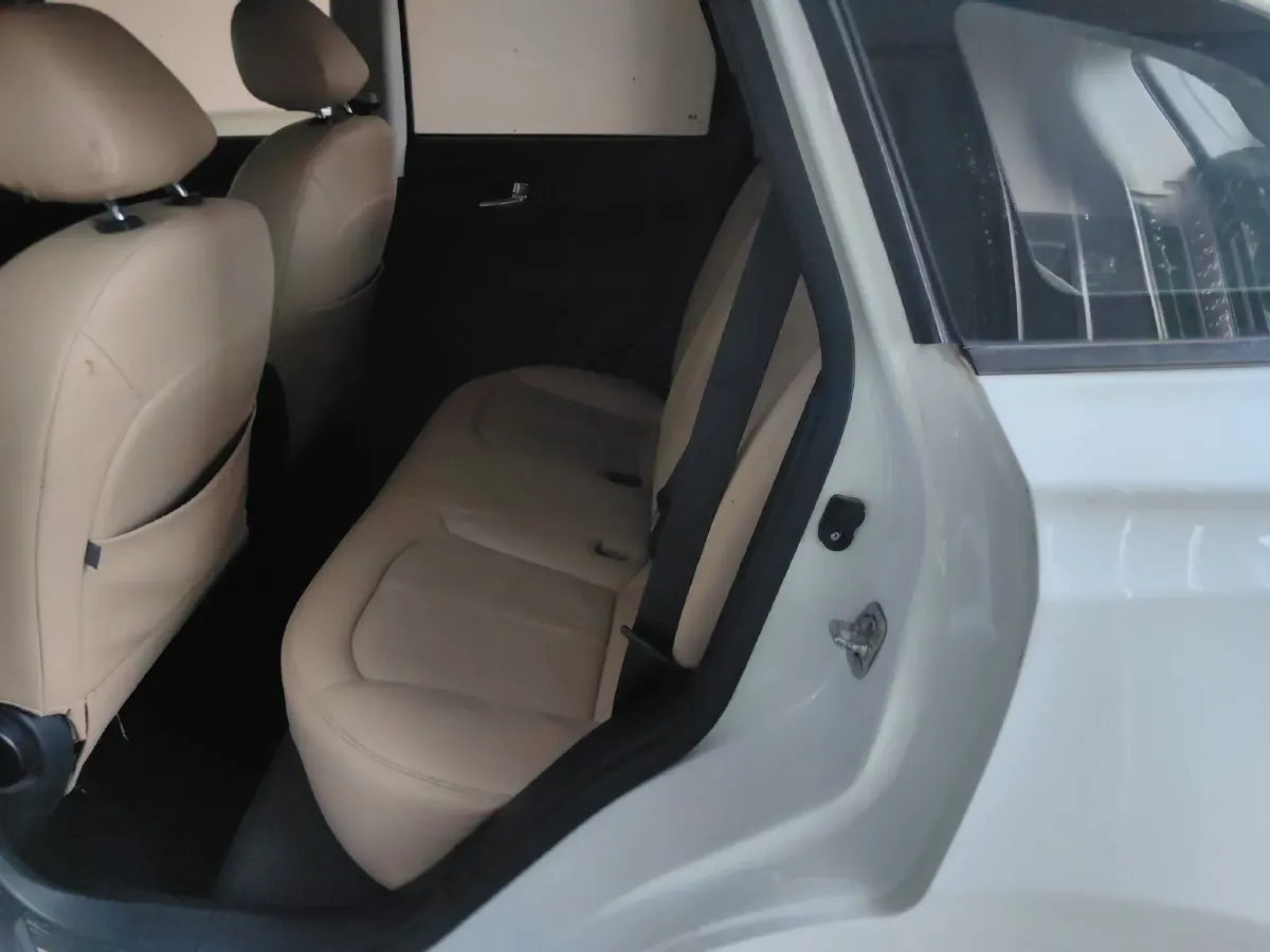 2015 Venucia T70 2.0L 144HP L4 6MT,autocango,china used car exporter,china ev exporter,chinese used car exporter,chinese used ev exporter