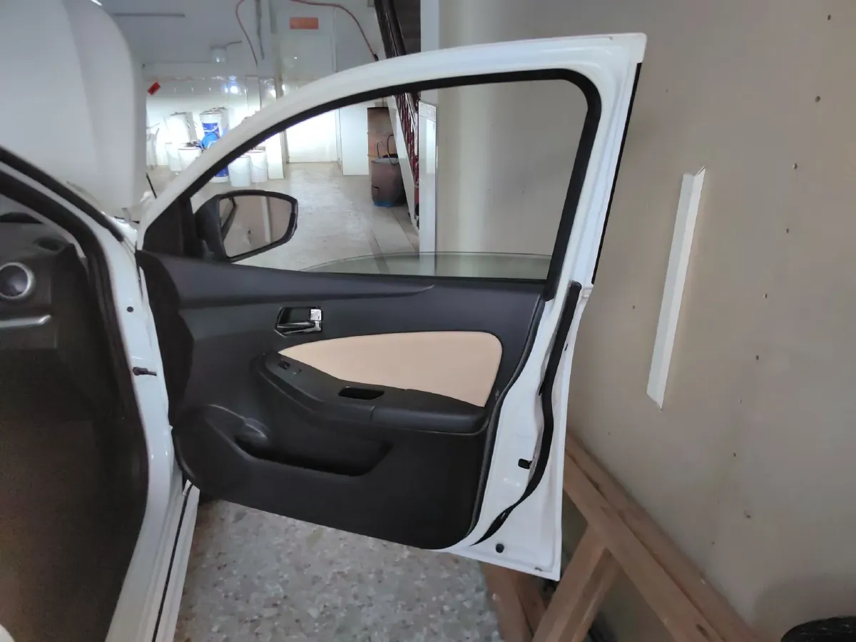 2015 Venucia T70 2.0L 144HP L4 6MT,autocango,china used car exporter,china ev exporter,chinese used car exporter,chinese used ev exporter