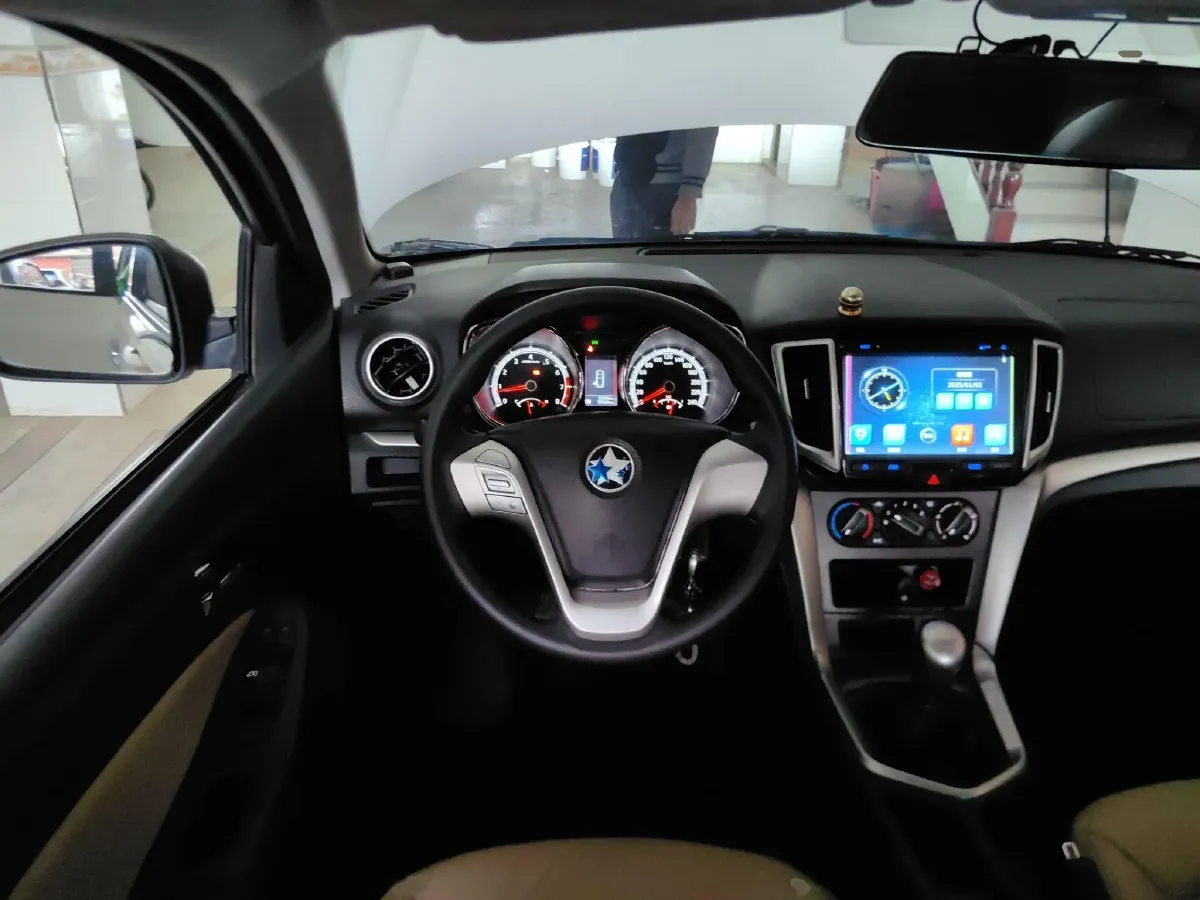 2015 Venucia T70 2.0L 144HP L4 6MT,autocango,china used car exporter,china ev exporter,chinese used car exporter,chinese used ev exporter