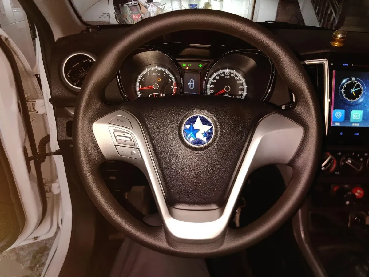 2015 Venucia T70 2.0L 144HP L4 6MT,autocango,china used car exporter,china ev exporter,chinese used car exporter,chinese used ev exporter