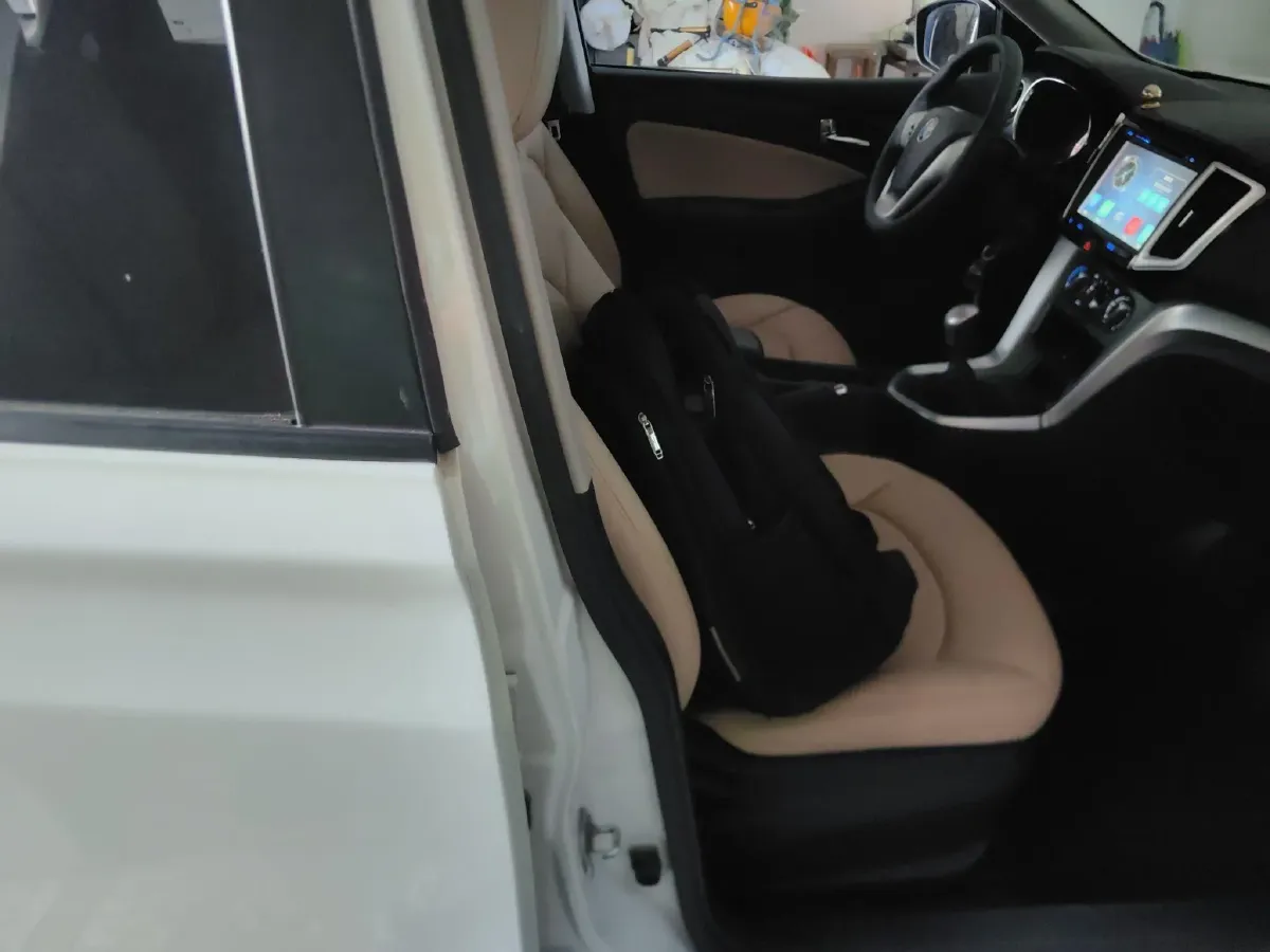 2015 Venucia T70 2.0L 144HP L4 6MT,autocango,china used car exporter,china ev exporter,chinese used car exporter,chinese used ev exporter