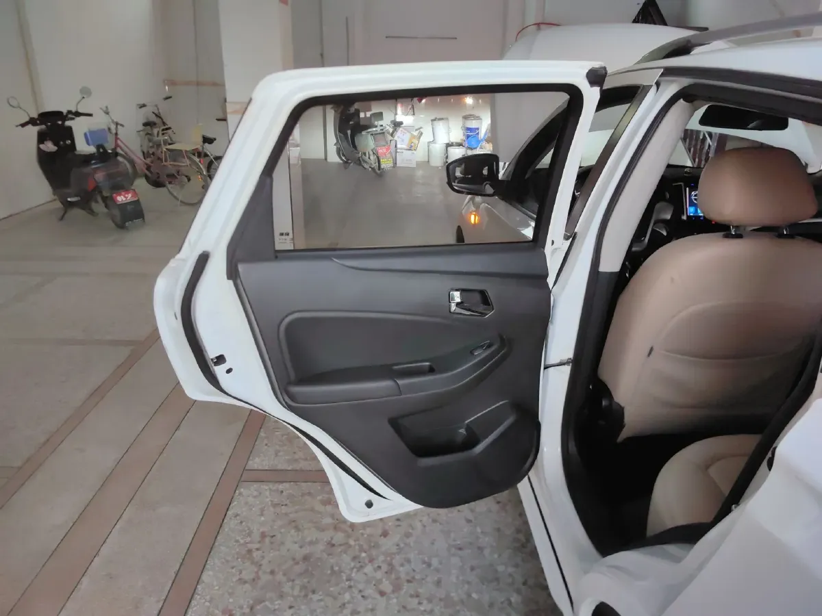 2015 Venucia T70 2.0L 144HP L4 6MT,autocango,china used car exporter,china ev exporter,chinese used car exporter,chinese used ev exporter