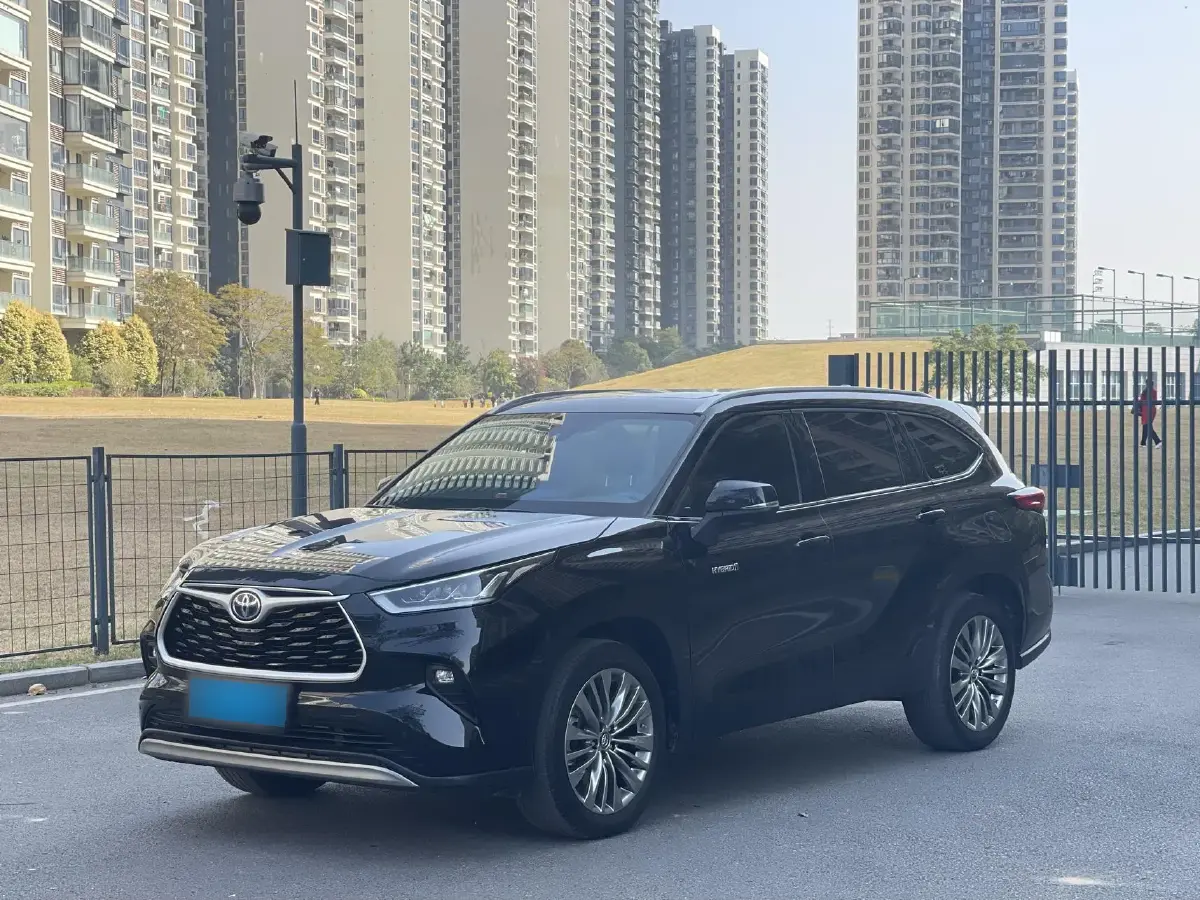 2022 Toyota Highlander 2.5L 192HP L4 E-CVT Hybrid