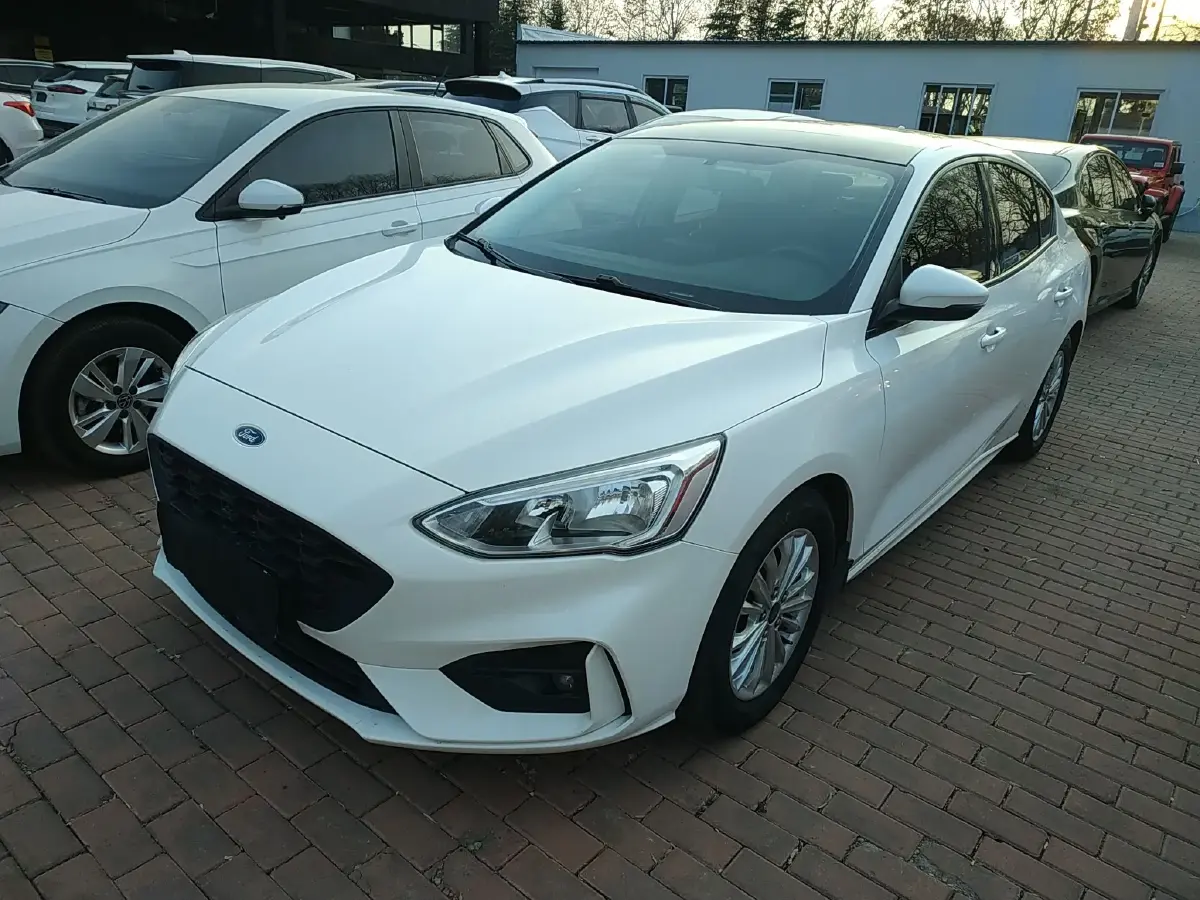 2020 Ford Focus 1.5L 122HP L3 6AT