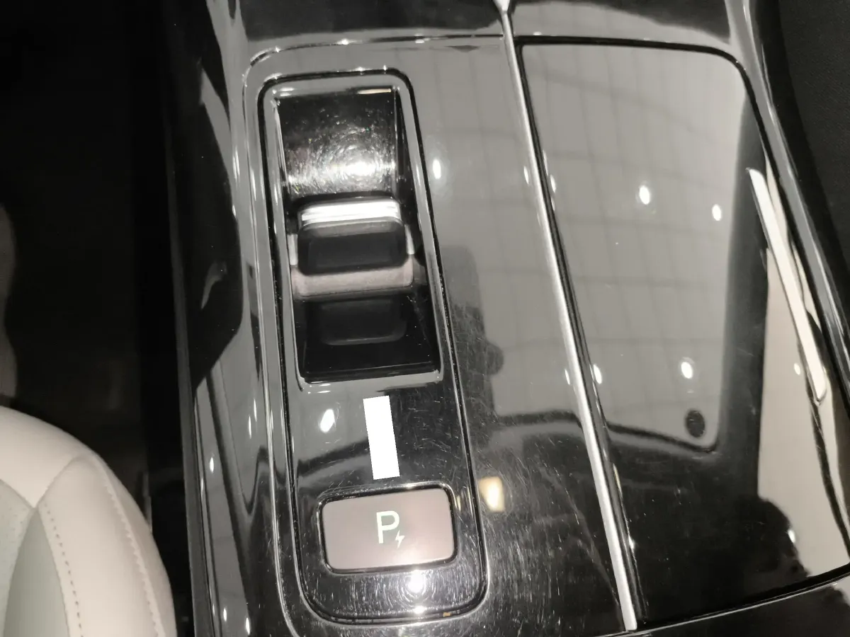 2023 Venucia Grand V DD-i 1.5T 163HP L4 E-CVT PHEV 18.4KWH,autocango,china used car exporter,china ev exporter,chinese used car exporter,chinese used ev exporter