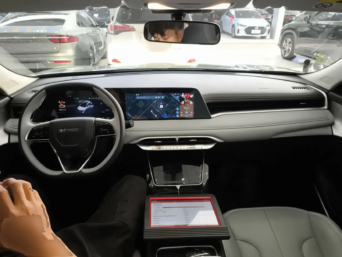 2023 Venucia Grand V DD-i 1.5T 163HP L4 E-CVT PHEV 18.4KWH,autocango,china used car exporter,china ev exporter,chinese used car exporter,chinese used ev exporter