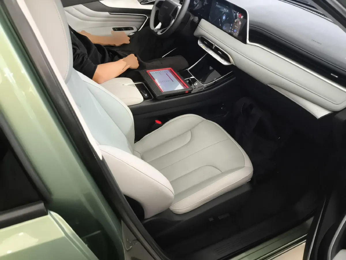 2023 Venucia Grand V DD-i 1.5T 163HP L4 E-CVT PHEV 18.4KWH,autocango,china used car exporter,china ev exporter,chinese used car exporter,chinese used ev exporter