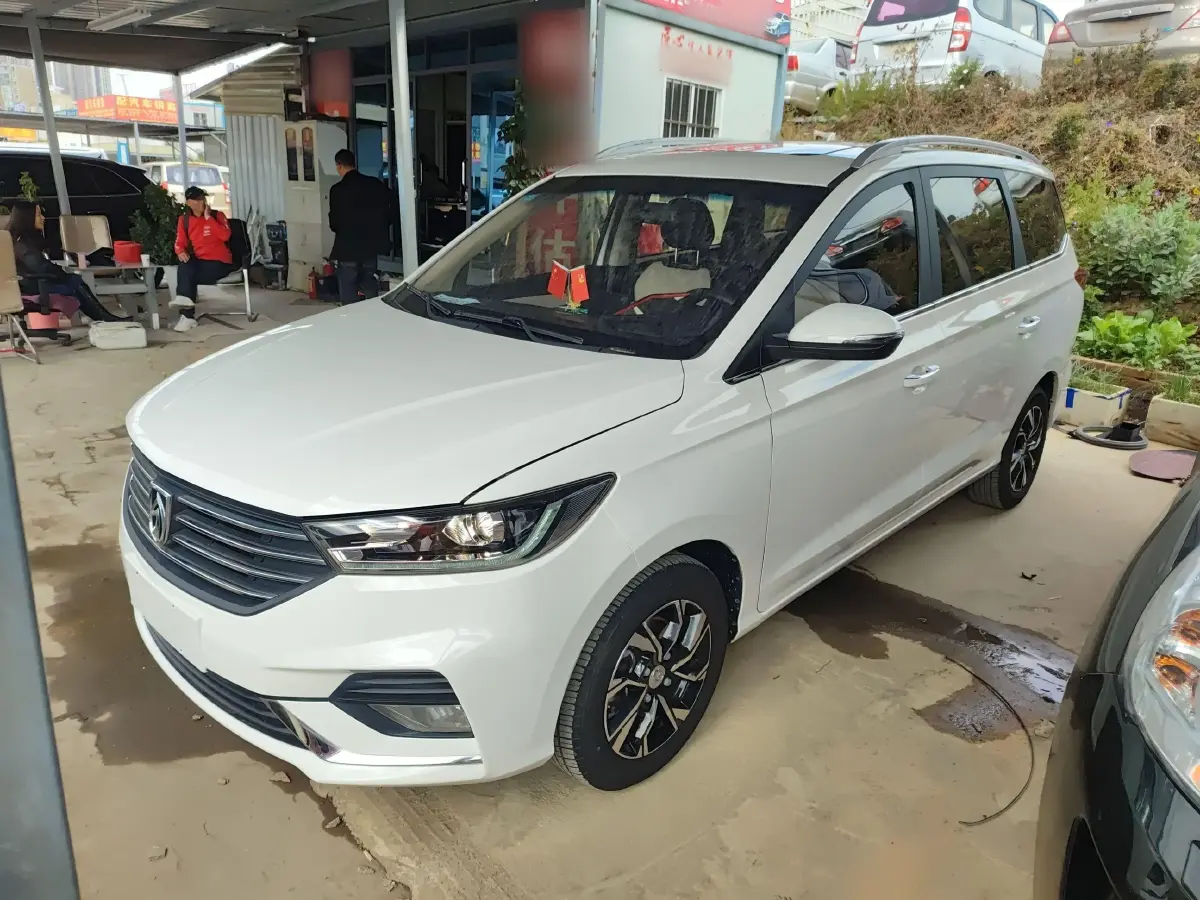 2018 BaoJun 360 1.5L 112HP L4 5AMT 2018 BaoJun 360 1.5L 112HP L4 5AMT
