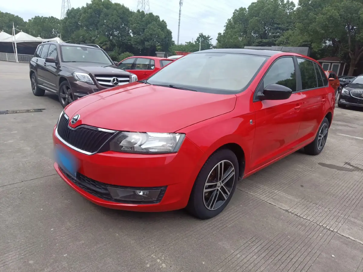 2014 Skoda Rapid Spaceback 1.6L 110HP L4 5MT