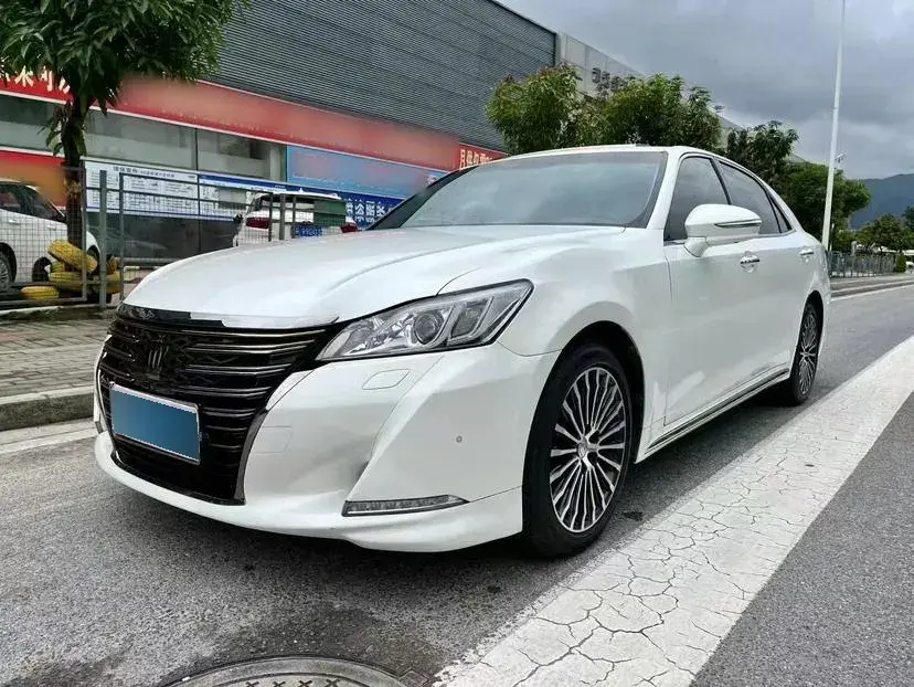 2018 Toyota Crown 2.0T 235HP L4 8AT