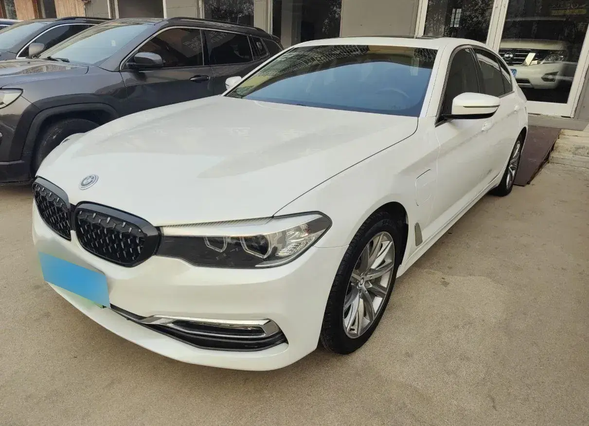 2018 BMW 5 Series 2.0T 184HP L4 8AT PHEV 13KWH