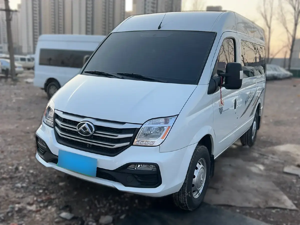 2023 MAXUS XinTu V80 2.0T 127HP L4 6MT