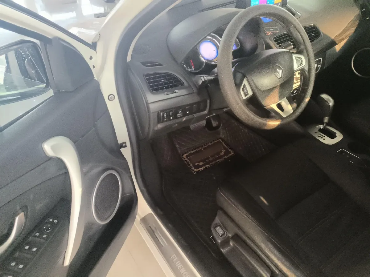 2013 Renault Fluence 2.0L 137HP L4 CVT,autocango,china used car exporter,china ev exporter,chinese used car exporter,chinese used ev exporter