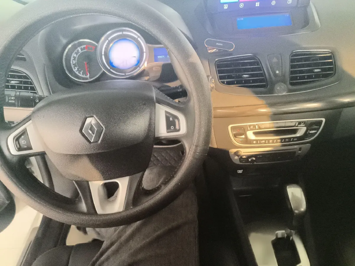 2013 Renault Fluence 2.0L 137HP L4 CVT,autocango,china used car exporter,china ev exporter,chinese used car exporter,chinese used ev exporter