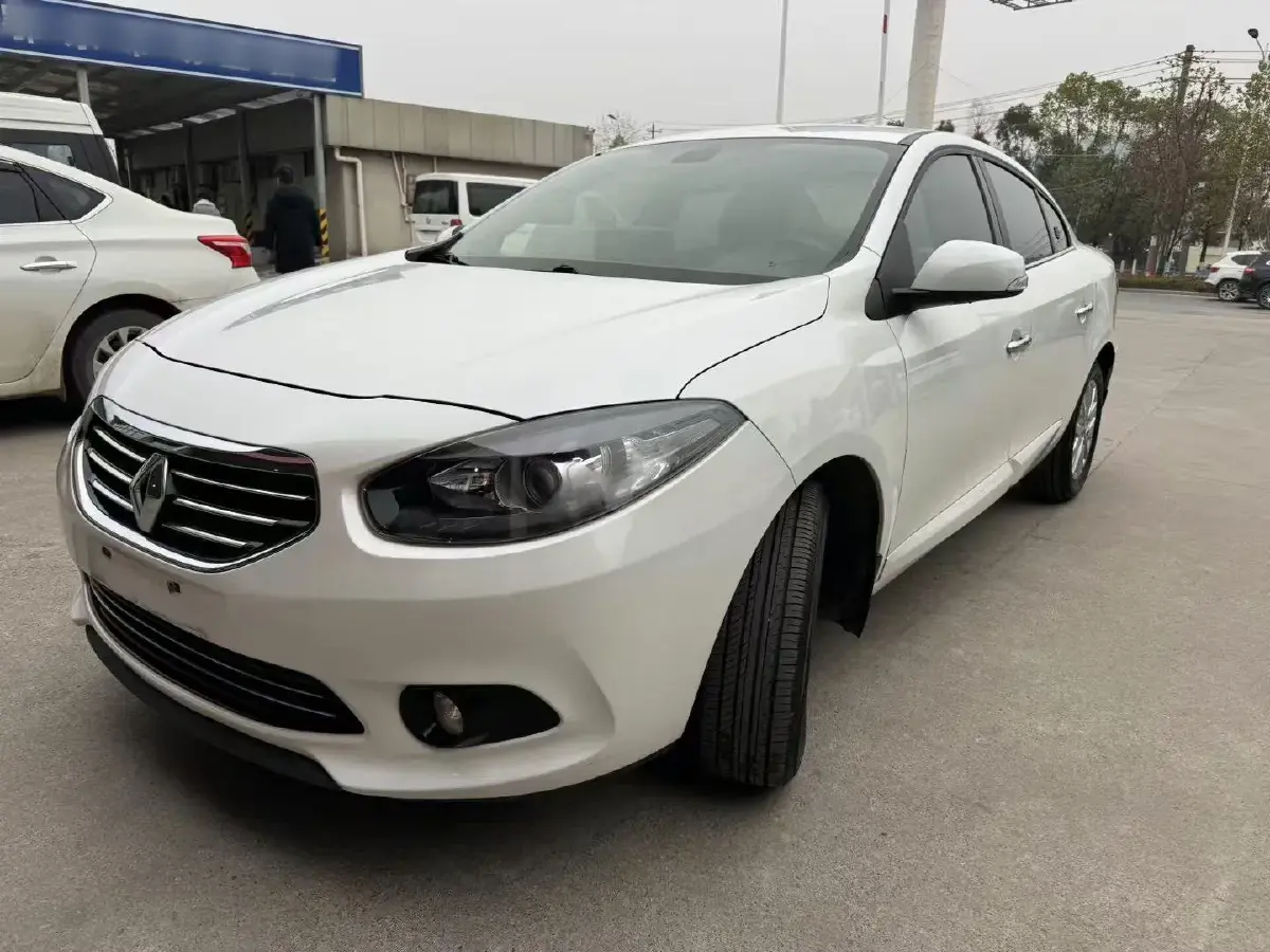 2013 Renault Fluence 2.0L 137HP L4 CVT