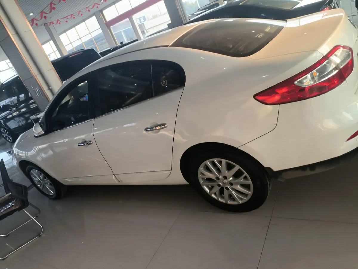 2013 Renault Fluence 2.0L 137HP L4 CVT,autocango,china used car exporter,china ev exporter,chinese used car exporter,chinese used ev exporter