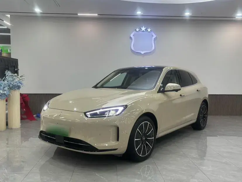 2022 HIMA M5 BEV 80KWH