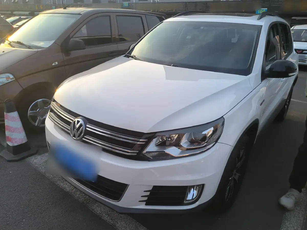 2015 Volkswagen Tiguan 1.8T 160HP L4 6AT