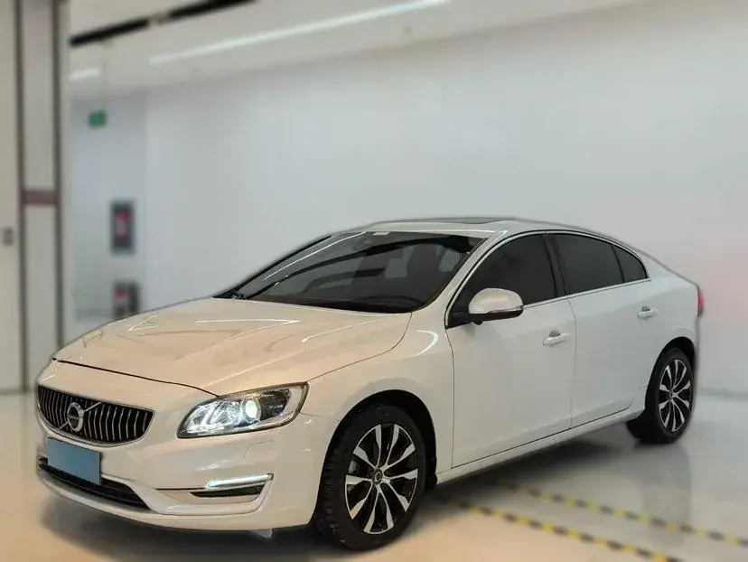 2019 Volvo S60 1.5T 152HP L4 6AT