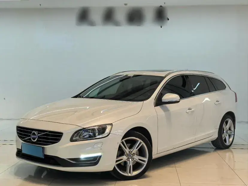 2017 Volvo V60 2.0T 245HP L4 8AT
