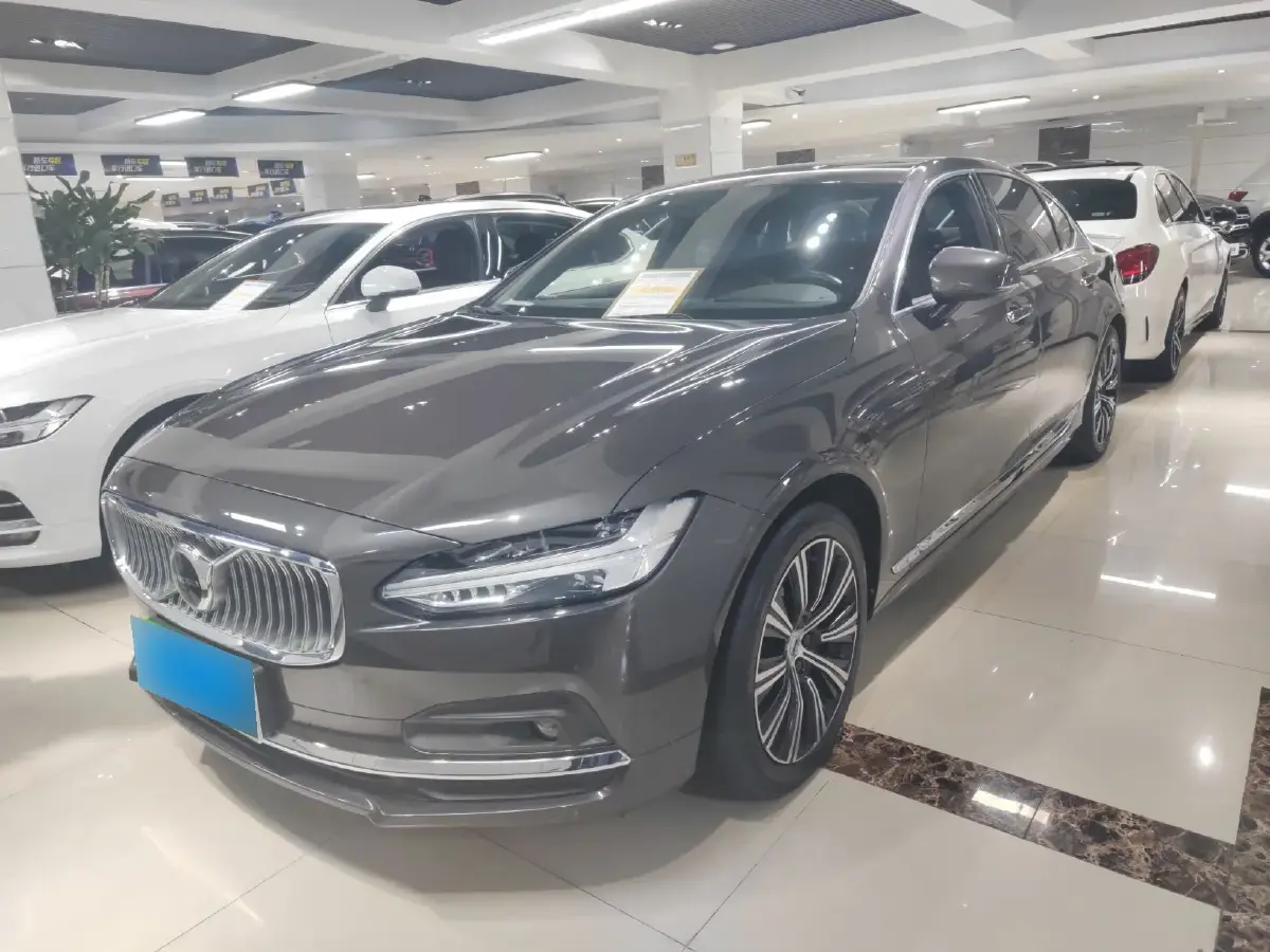 2021 Volvo S90 2.0T 250HP L4 8AT