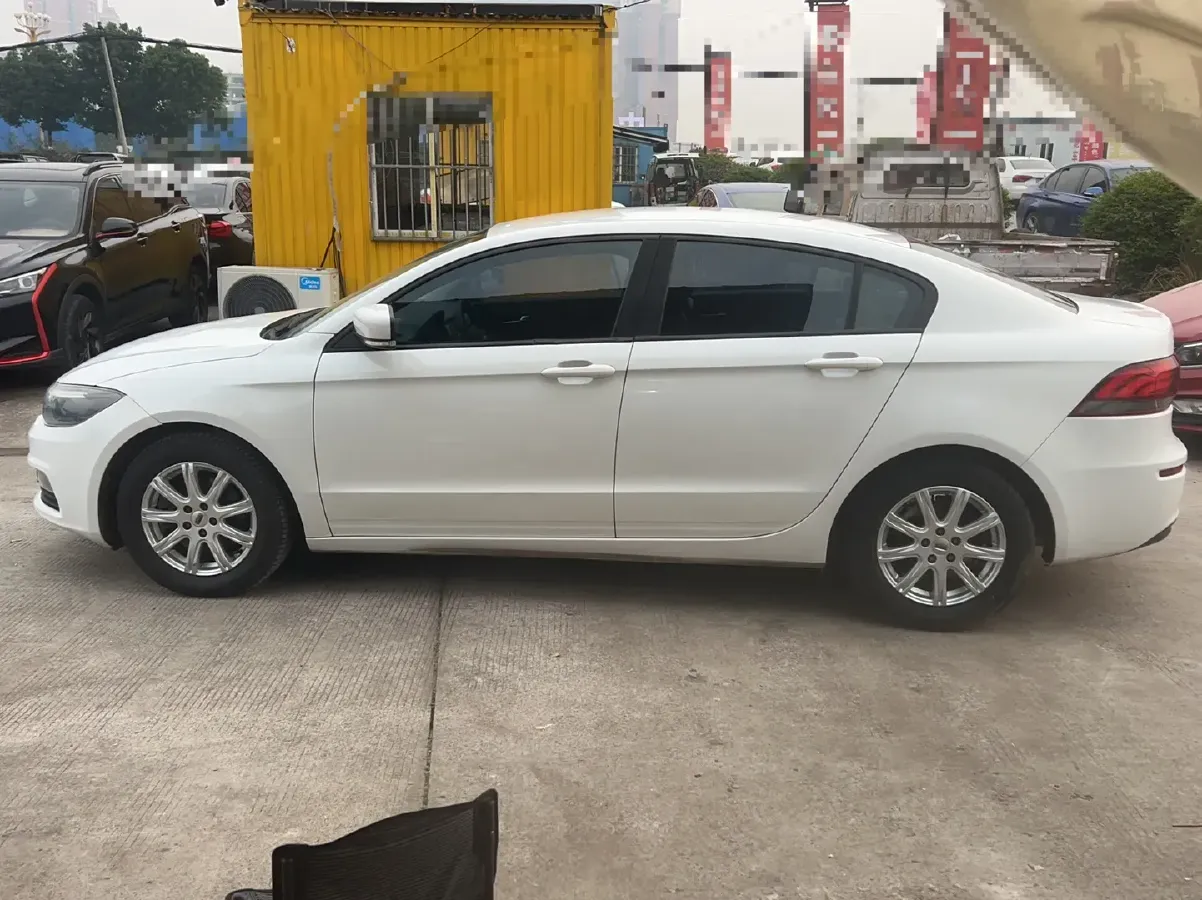 2018 Qoros 3 1.6L 126HP L4 6DCT,autocango,china used car exporter,china ev exporter,chinese used car exporter,chinese used ev exporter
