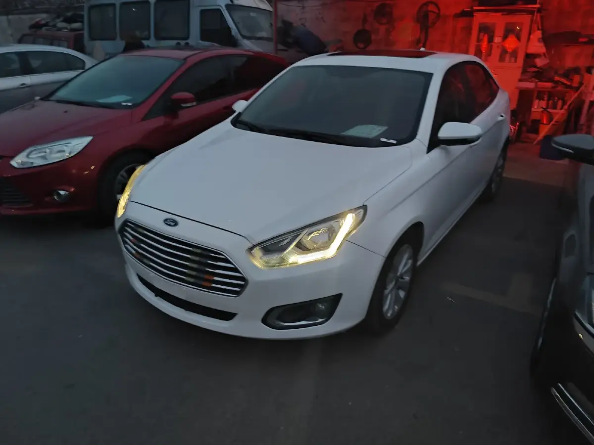 2015 Ford Escort 1.5L 113HP L4 5MT