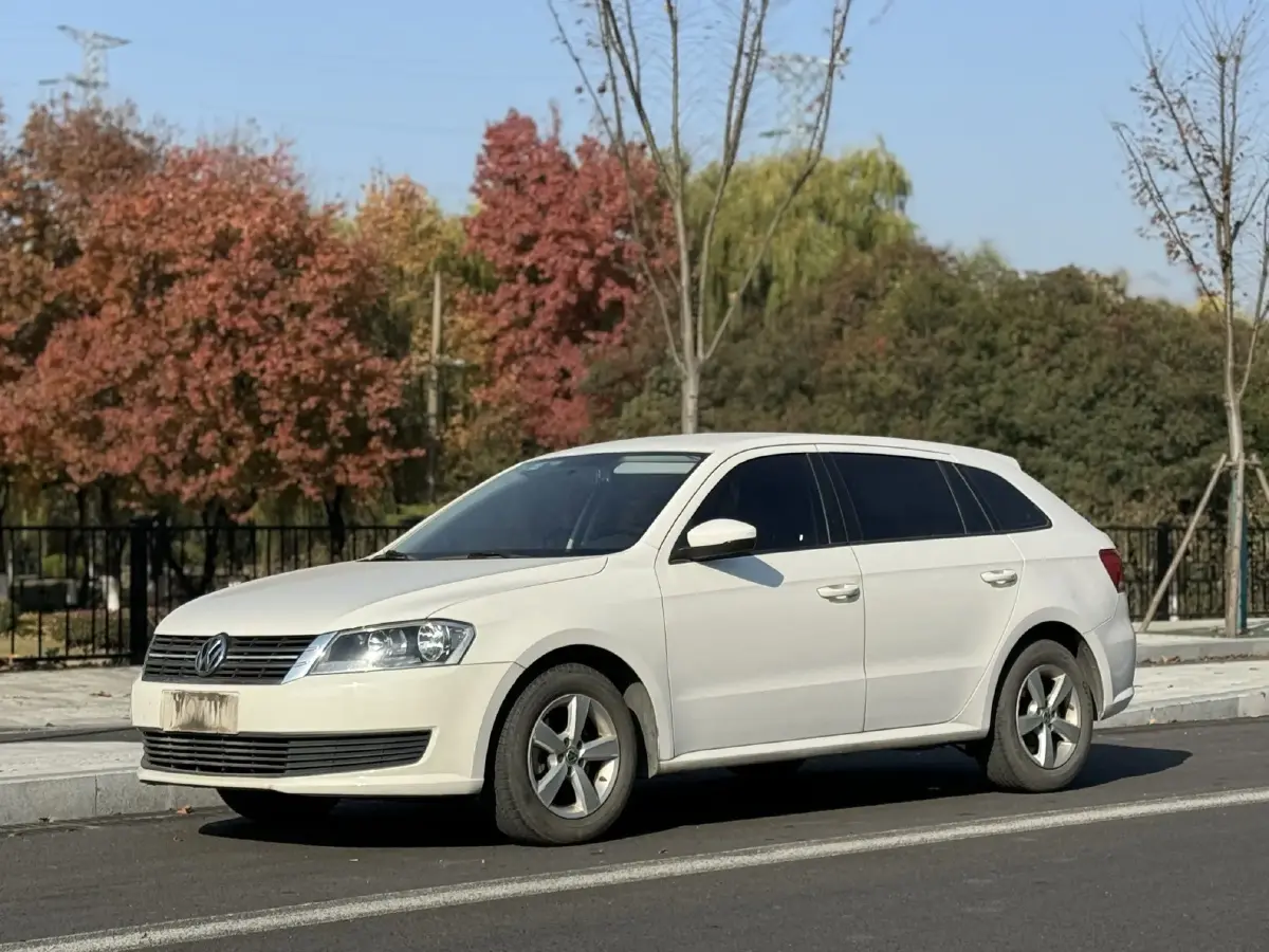 2013 Volkswagen Gran Lavida 1.6L 110HP L4 5MT