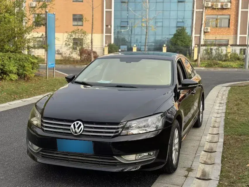 2014 Volkswagen Passat 1.8T 160HP L4 7DCT