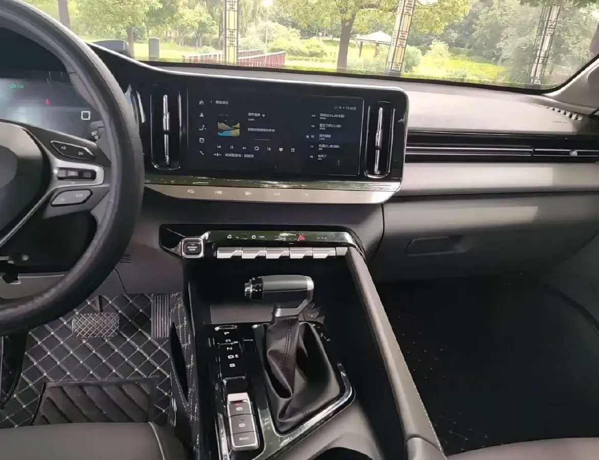 2020 BaoJun RC-5 1.5T 147HP L4 CVT,autocango,china used car exporter,china ev exporter,chinese used car exporter,chinese used ev exporter