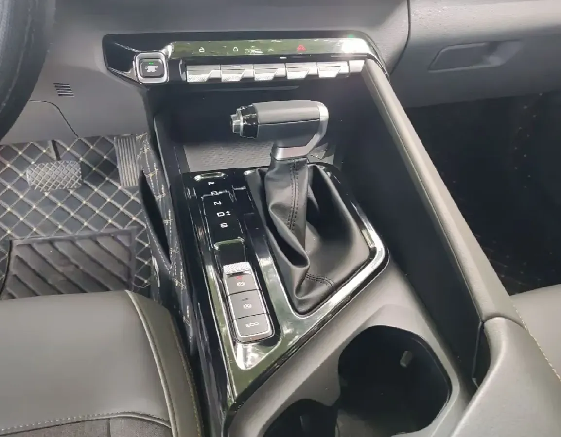 2020 BaoJun RC-5 1.5T 147HP L4 CVT,autocango,china used car exporter,china ev exporter,chinese used car exporter,chinese used ev exporter