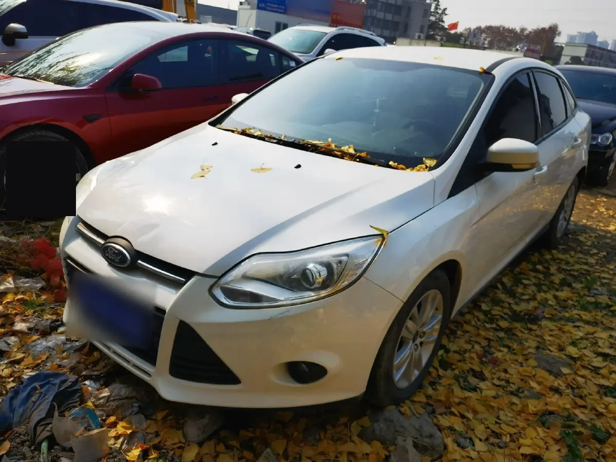 2012 Ford Focus 1.6L 125HP L4 5MT