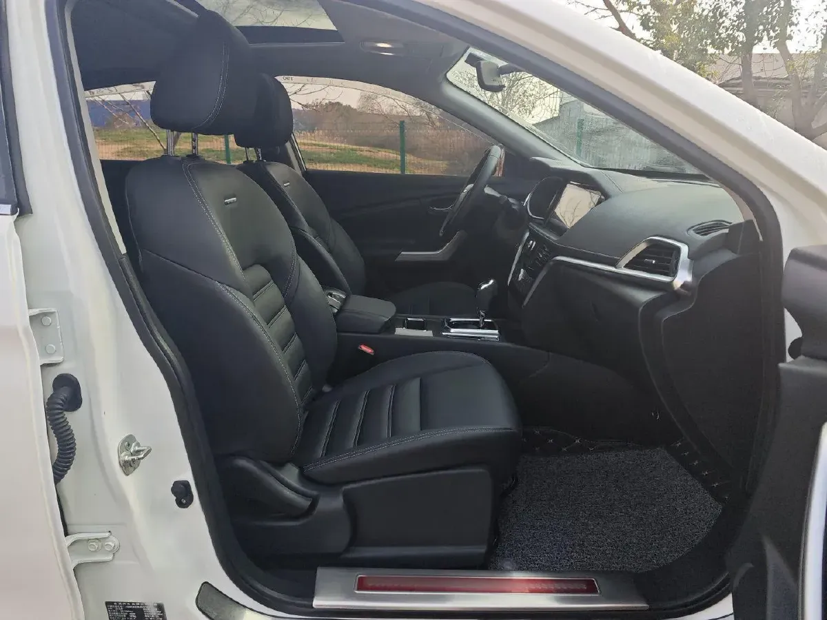 2018 Venucia T90 2.0L 144HP L4 CVT,autocango,china used car exporter,china ev exporter,chinese used car exporter,chinese used ev exporter