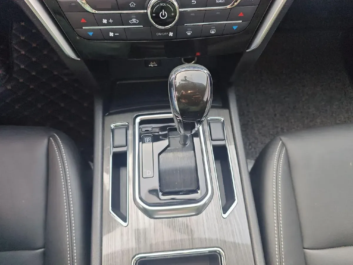 2018 Venucia T90 2.0L 144HP L4 CVT,autocango,china used car exporter,china ev exporter,chinese used car exporter,chinese used ev exporter