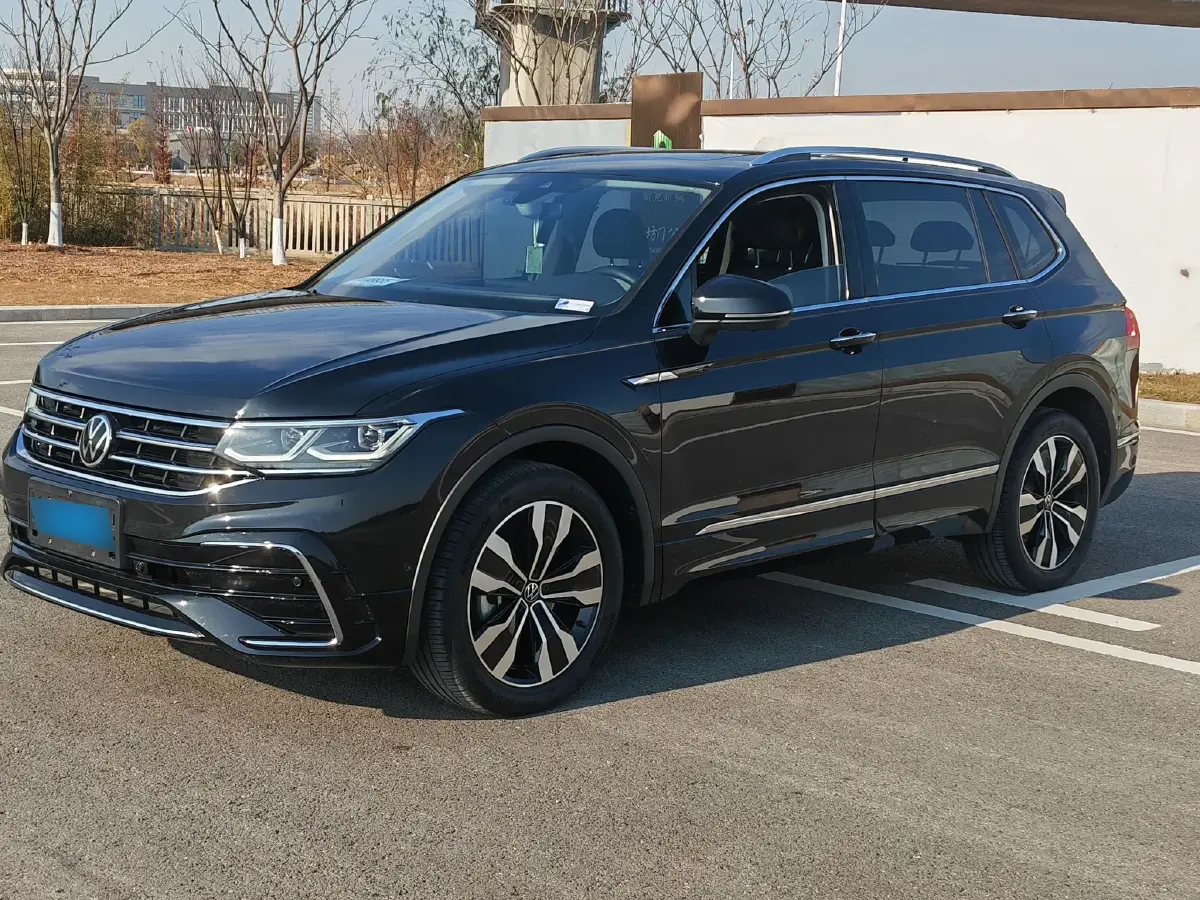 2023 Volkswagen Tiguan L 2.0T 220HP L4 7DCT