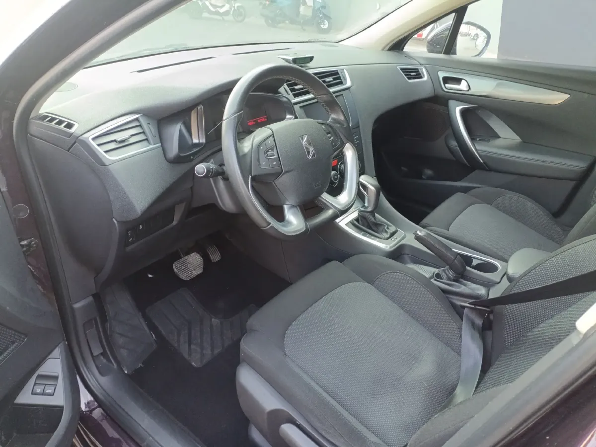 2015 DS 5LS 1.6T 163HP L4 6AT,autocango,china used car exporter,china ev exporter,chinese used car exporter,chinese used ev exporter