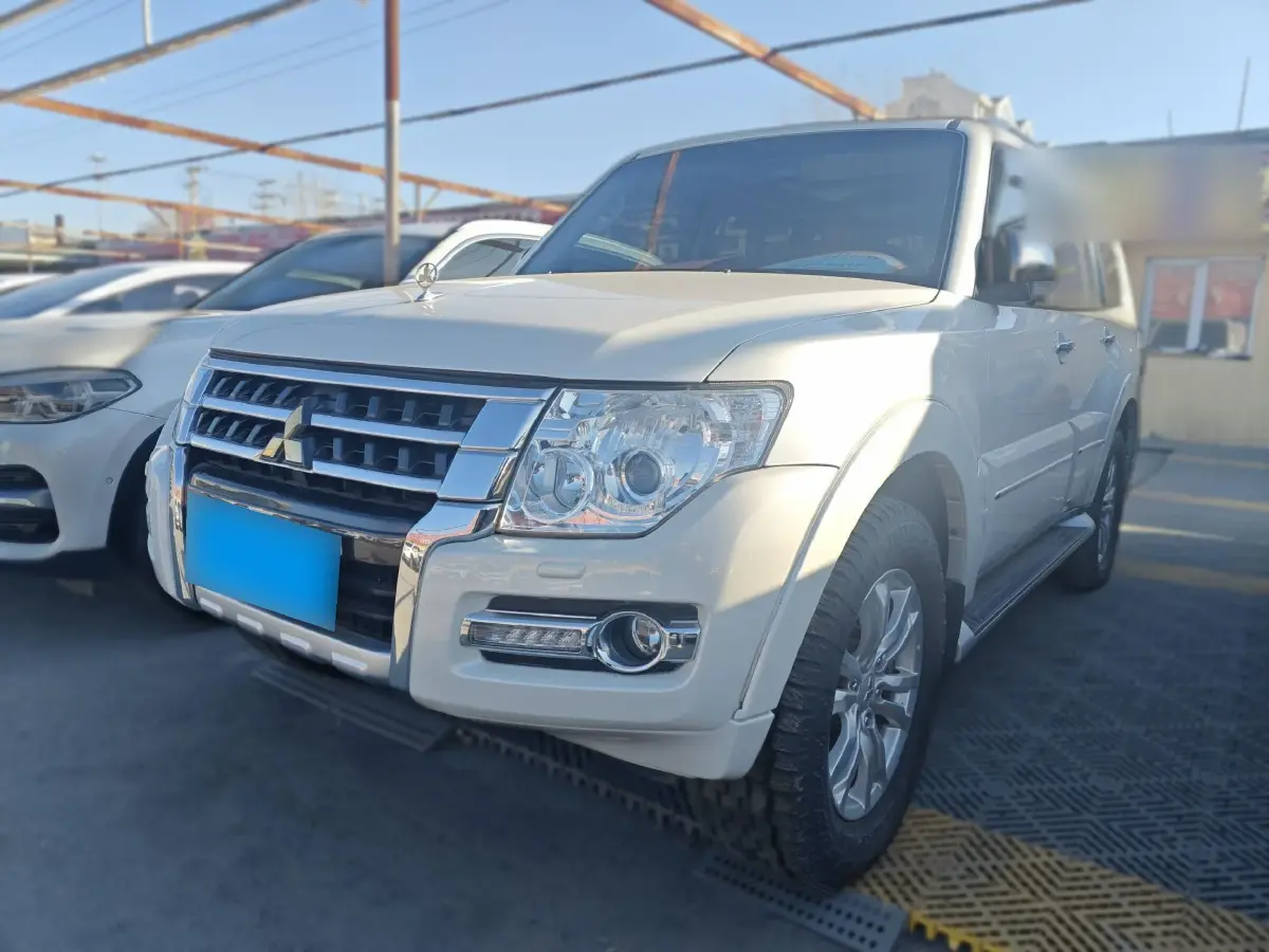2011 Mitsubishi Pajero 3.8L 243HP V6 5AT