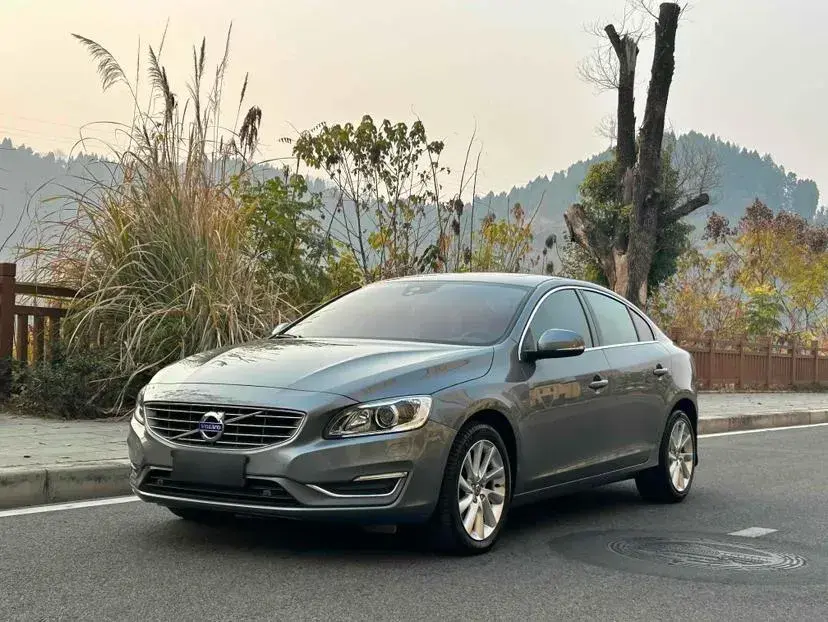 2016 Volvo S60 2.0T 190HP L4 6AT