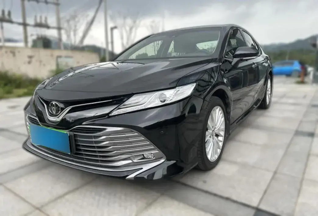 2019 Toyota Camry 2.5L 209HP L4 8AT