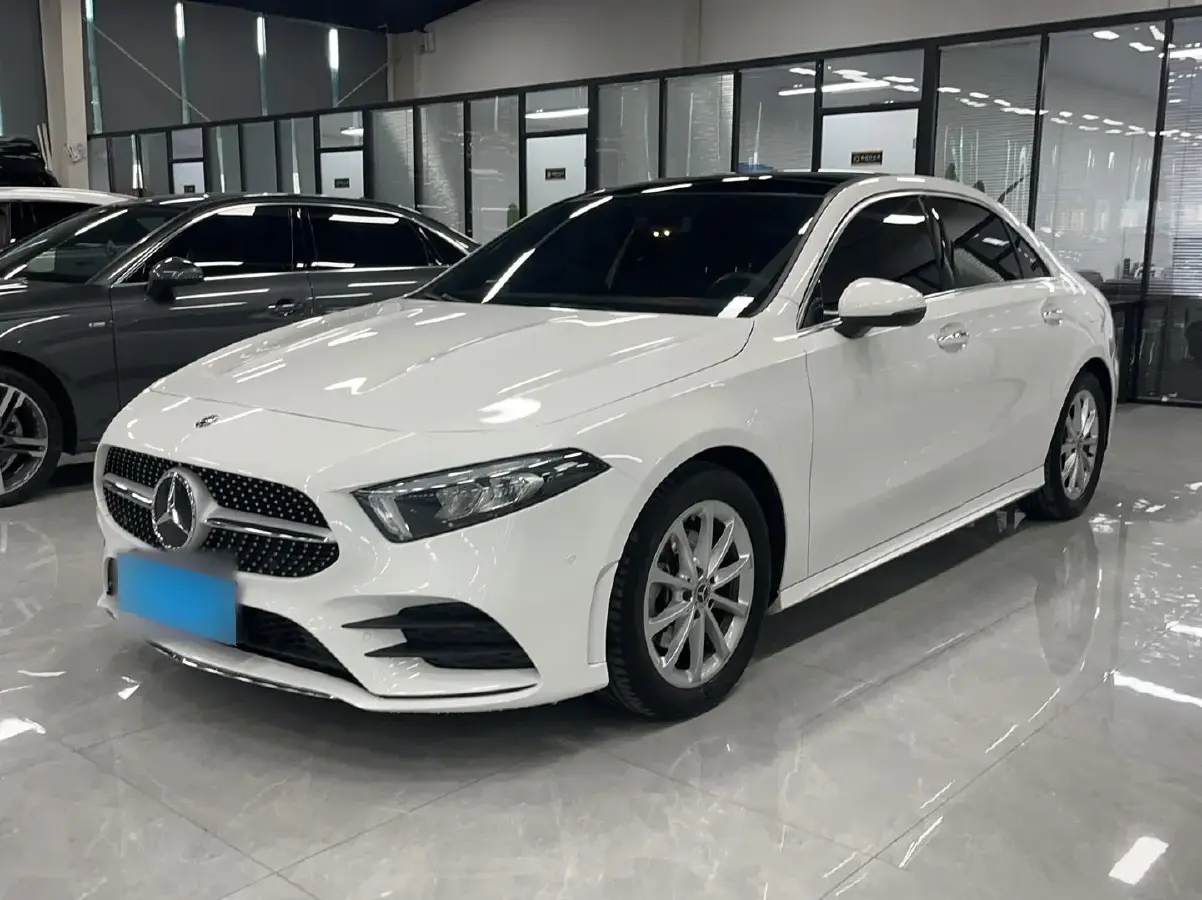 2019 Mercedes-Benz A Class 1.3T 163HP L4 7DCT