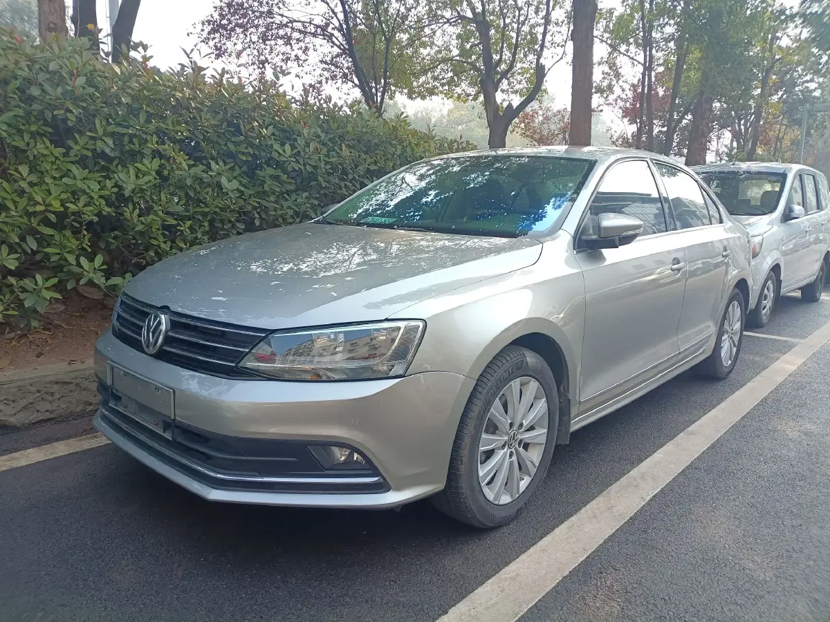 2015 Volkswagen Sagitar 1.6L 110HP L4 5MT